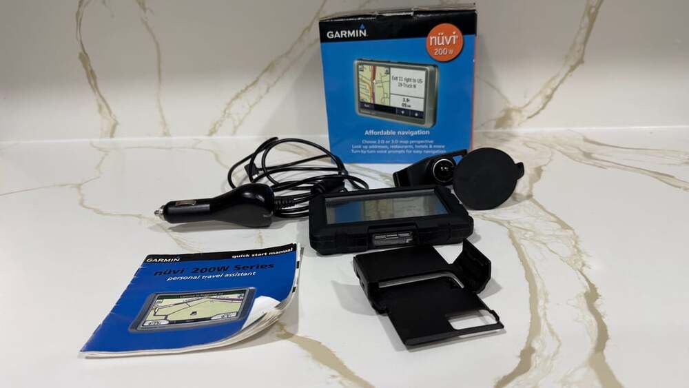 Garmin nüvi 200W Personal Travel Assistant GPS Navigation System with Box and Ac